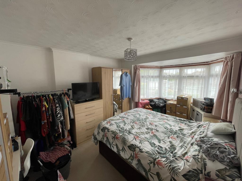 Lot: 48 - THREE-BEDROOM SEMI FOR IMPROVEMENT - Main bedroom with bay window